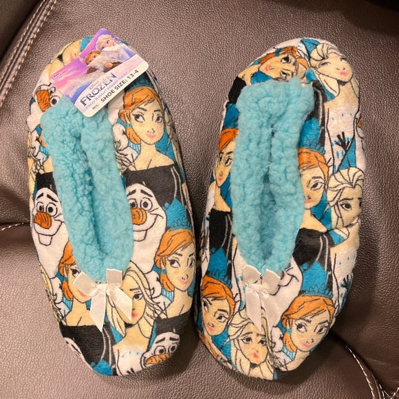 NWT OLAF, ANNA & ELSA Frozen II Fuzzy Babba Slipper Socks Girls SZ M/L - Picture 1 of 6